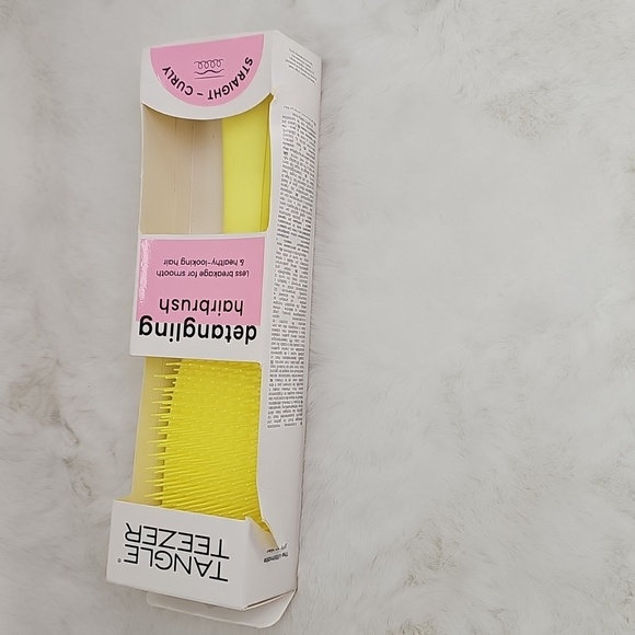 Tangle Teezer Ultimate Detangler Hairbrush in Hyper Yellow - Picture 5 of 9